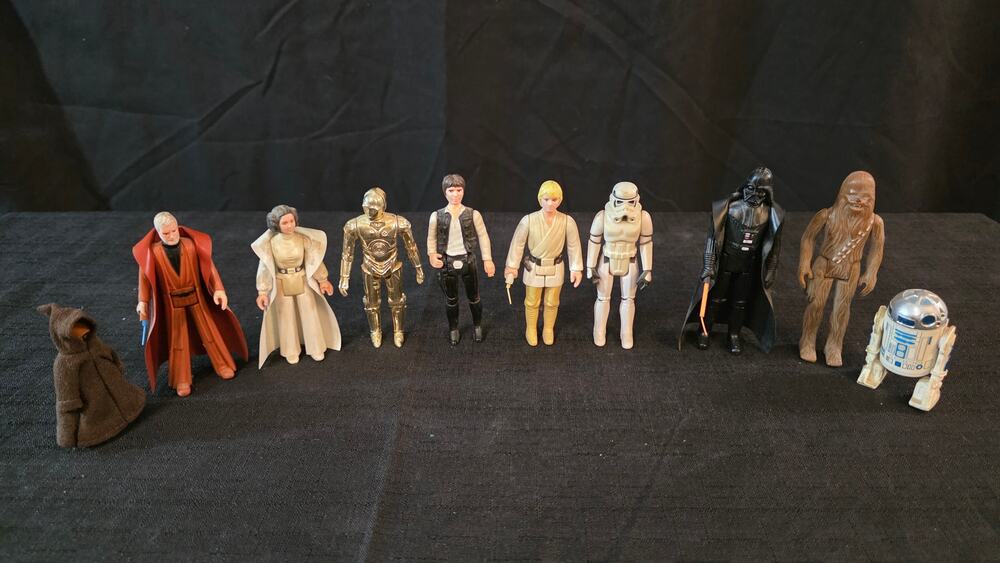 Star Wars Classic Action Figures – Lot of 10 with Carrying Case